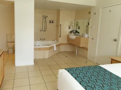 Two-Bedroom Apartment with Spa Bath - Beachfront