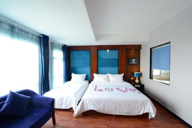 FAMILY ROOM TWO DOUBLE BEDS