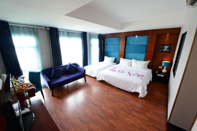 FAMILY ROOM TWO DOUBLE BEDS