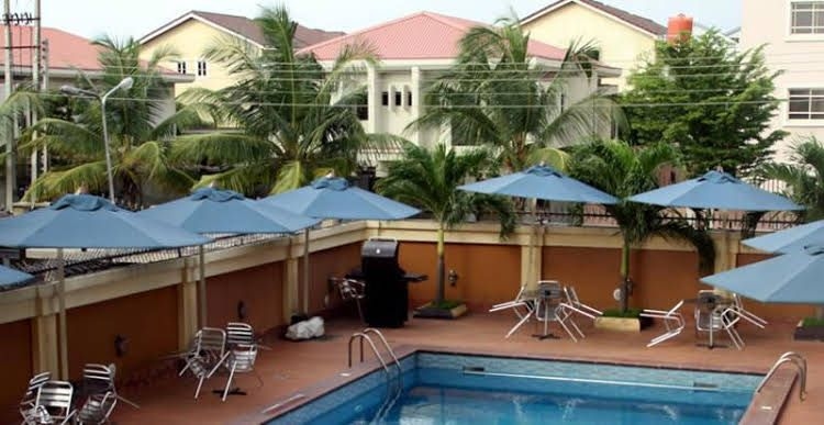 Manyxville and Suites4