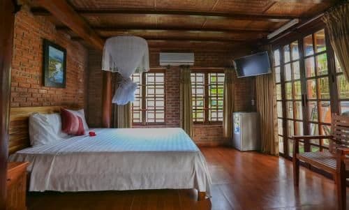 Superior Queen bed garden view