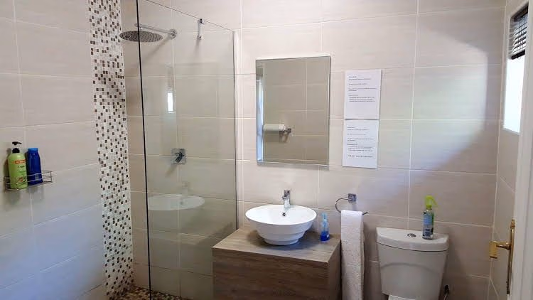Aerotropolis Guest Lodge0