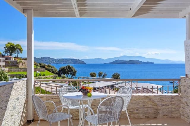 FAMILY ROOM SEA VIEW