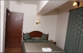 โรงแรมเคมป์คอเนอร์ (Kemps Corner)2