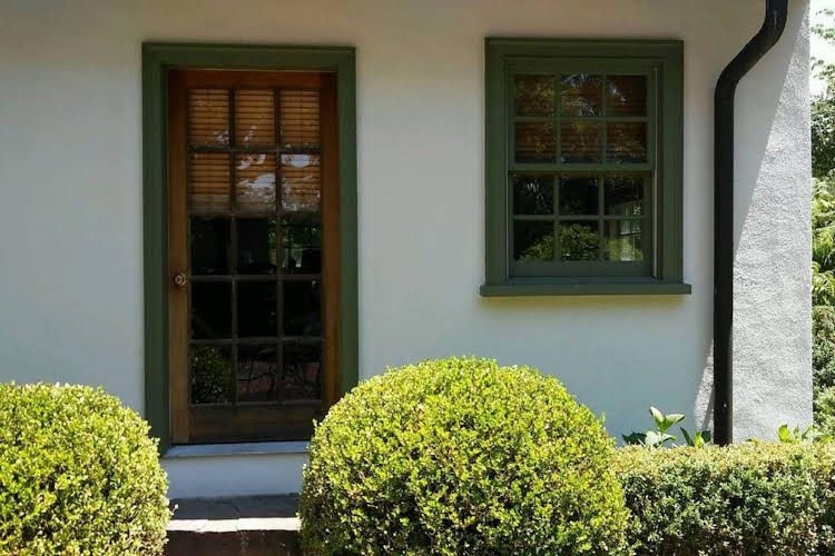The Buck School Inn0