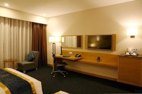 Family Room (4 Adults) with window