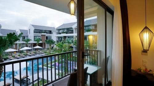 Family Garden & Pool View