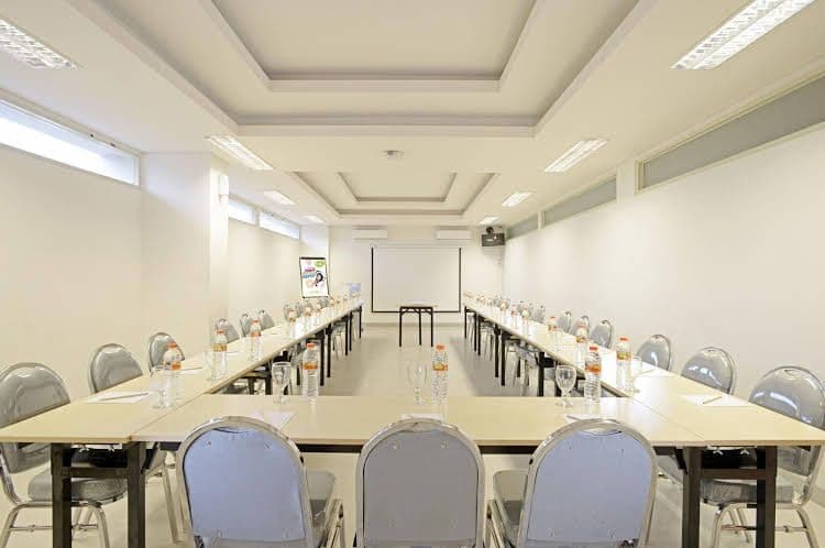 โรงแรมป๊อป! ดิโปเนโกโร สุราบายา โรงแรมป๊อป! ดิโปเนโกโร สุราบายา