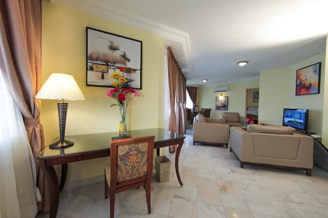 APARTMENT THREE BEDROOMS