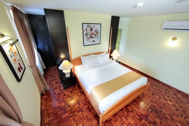 APARTMENT THREE BEDROOMS