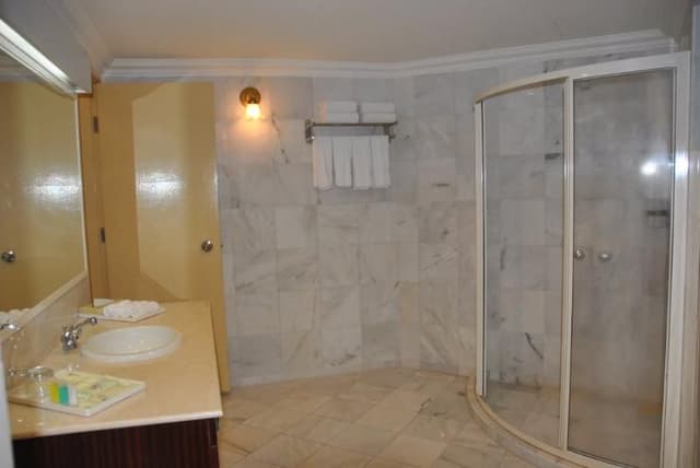 APARTMENT THREE BEDROOMS
