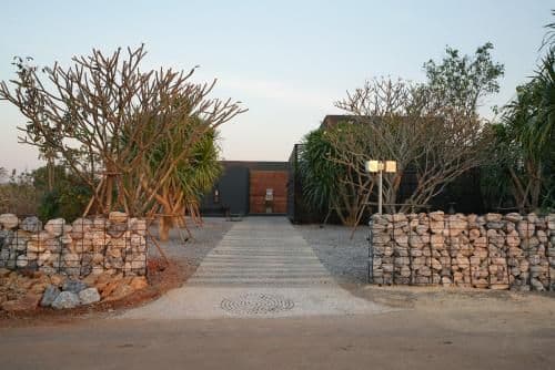 Villa with Garden View