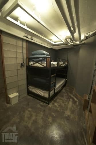 Twin Room with 1 Bunk Bed and Shared Bathroom