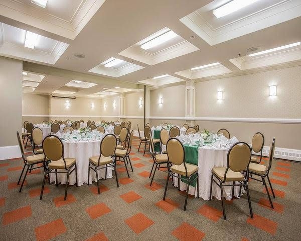 Holiday Inn Express and Suites Halifax Bedford0