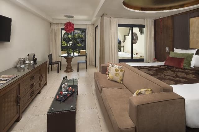 DOUBLE DELUXE PARTIAL OCEAN VIEW