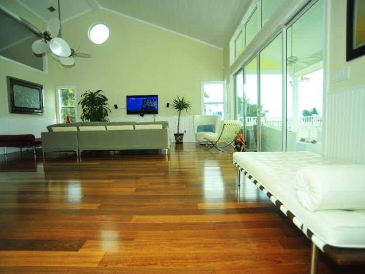 Luxurious Waterfront Villa w/Heated Saltwater Pool Luxurious Waterfront Villa w/Heated Saltwater Pool
