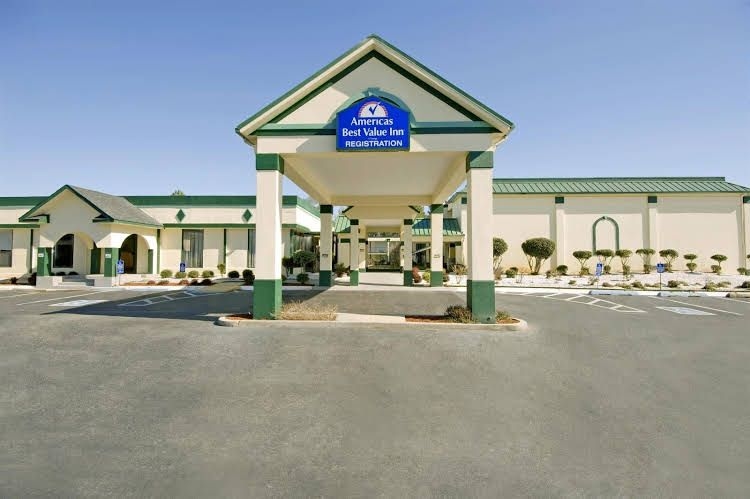 Super Inn and Suites0