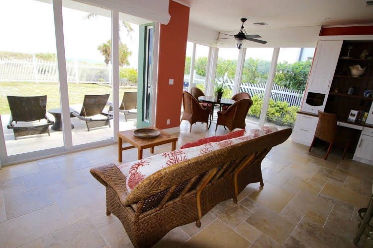 Luxury Oceanfront Estate0