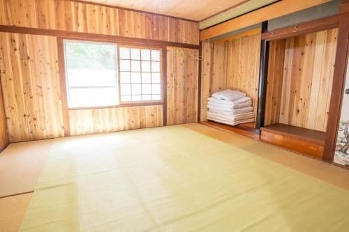 Quadruple Room with Shared Bathroom