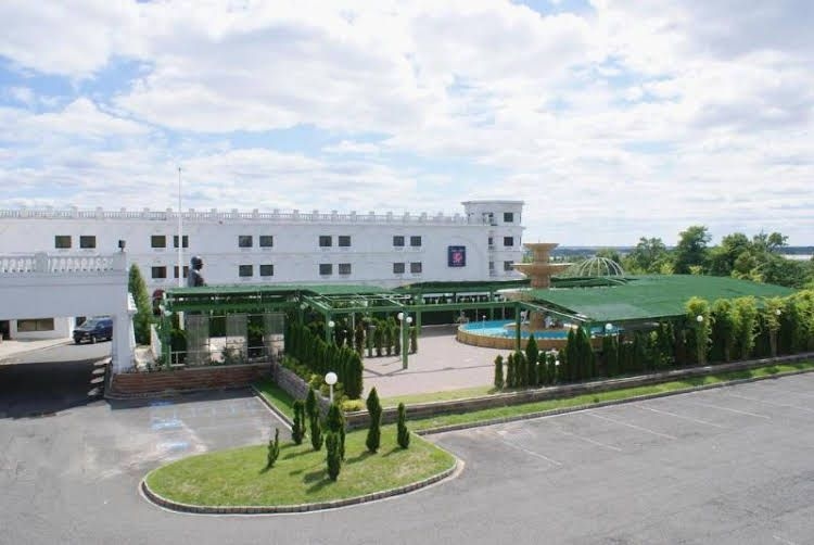 Quality Inn At Raritan Center0