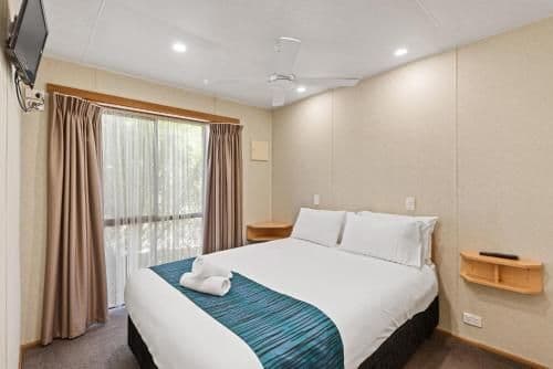 Superior 2 Bedroom Spa Cabin - Sleeps 6