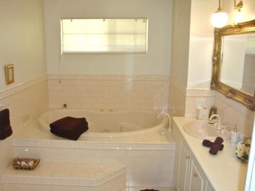 King Suite with Spa Bath (2 Adults)