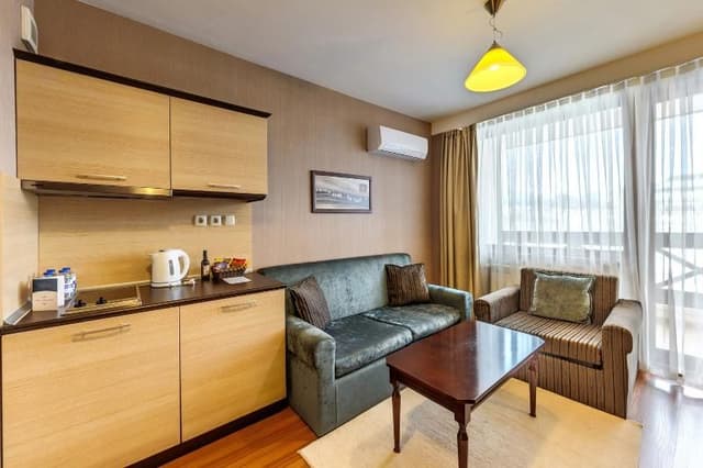 SUITE TWO BEDROOMS