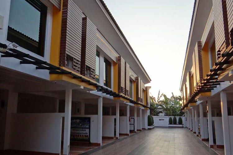 โรงแรมเดอะริง โคกเมา (The Ring Khokmao Hotel)0