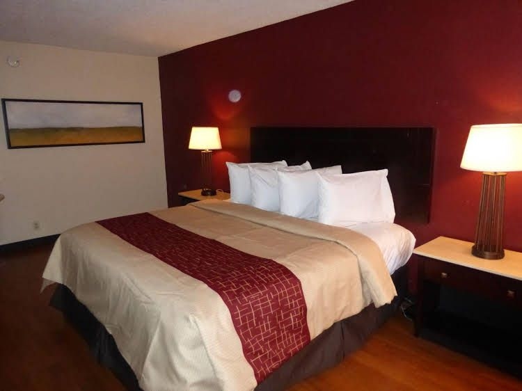 Red Roof Inn and Suites Athens3