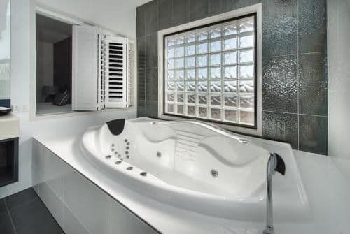 King Room with Spa Bath