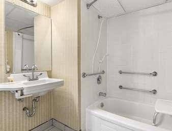 DAYS INN AND CONFERENCE CENTER BRIDGEWATER0