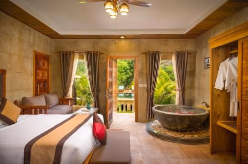 Luxury Suite with Pool View