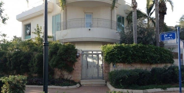 Luxury Villa in Herzeliya Pituach0