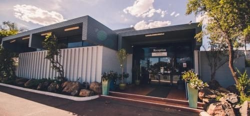 โมเต็ลคัลกัวลี่โอเวอร์แลนด์ (Kalgoorlie Overland Motel)0