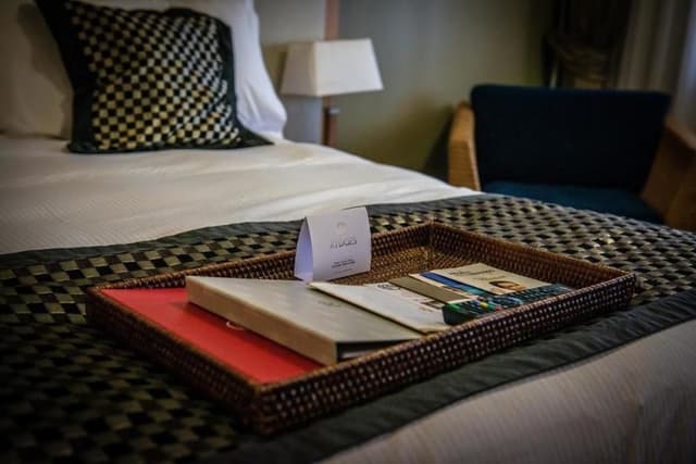 STUDIO DELUXE KING BED