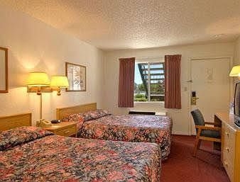 Knights Inn Aurora2