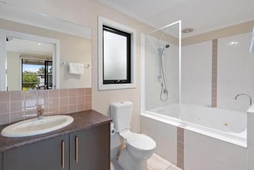 Deluxe Spa Cabin - Sleeps 2