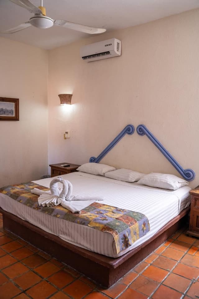 SINGLE WITH DOUBLE BED