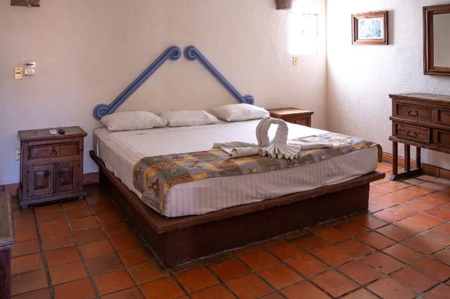 SINGLE WITH DOUBLE BED