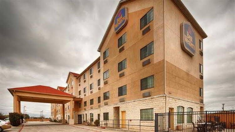 Best Western Windsor Pointe and SuitesAt and T Center0