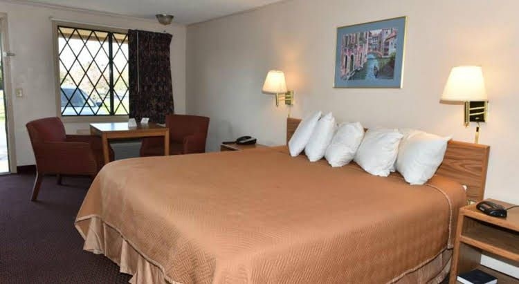 Budget Inn East Columbus0