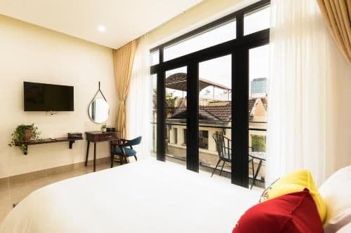 Deluxe Room with Balcony + Free Laundry