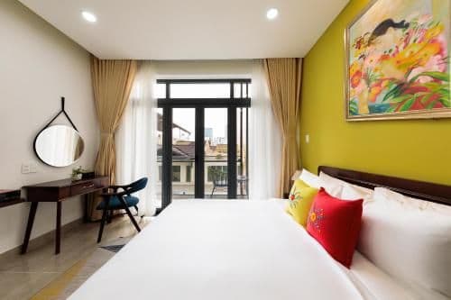 Deluxe Room with Balcony + Free Laundry