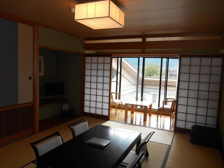 Benikea Yufuin Kinrinko Museum3