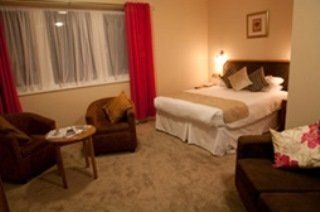 โรงแรมเรนเดอวูซ์ (Rendezvous Hotel)4