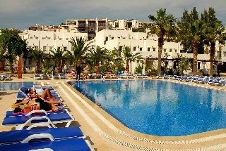 Nagi Beach Hotel2