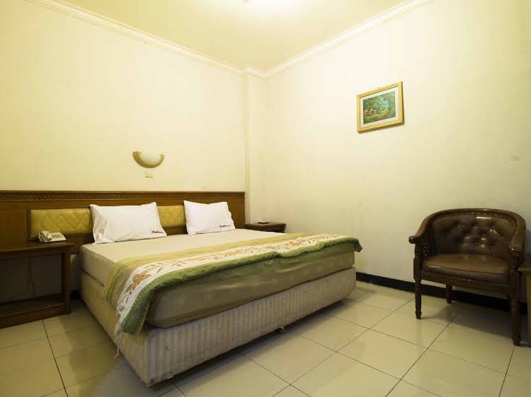 RedDoorz near Cihampelas Walk3
