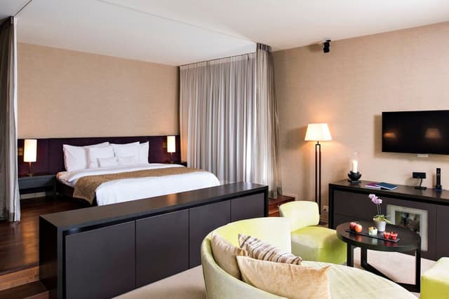 JUNIOR SUITE DELUXE LAKE VIEW