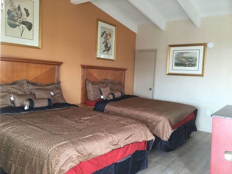 Pelican Inn and Suites0