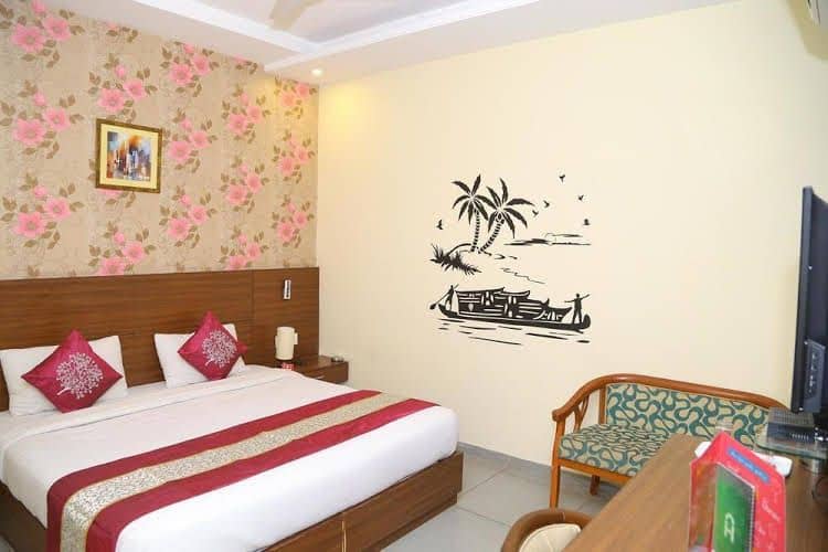 OYO Rooms Paras Down Town Mall OYO Rooms Paras Down Town Mall